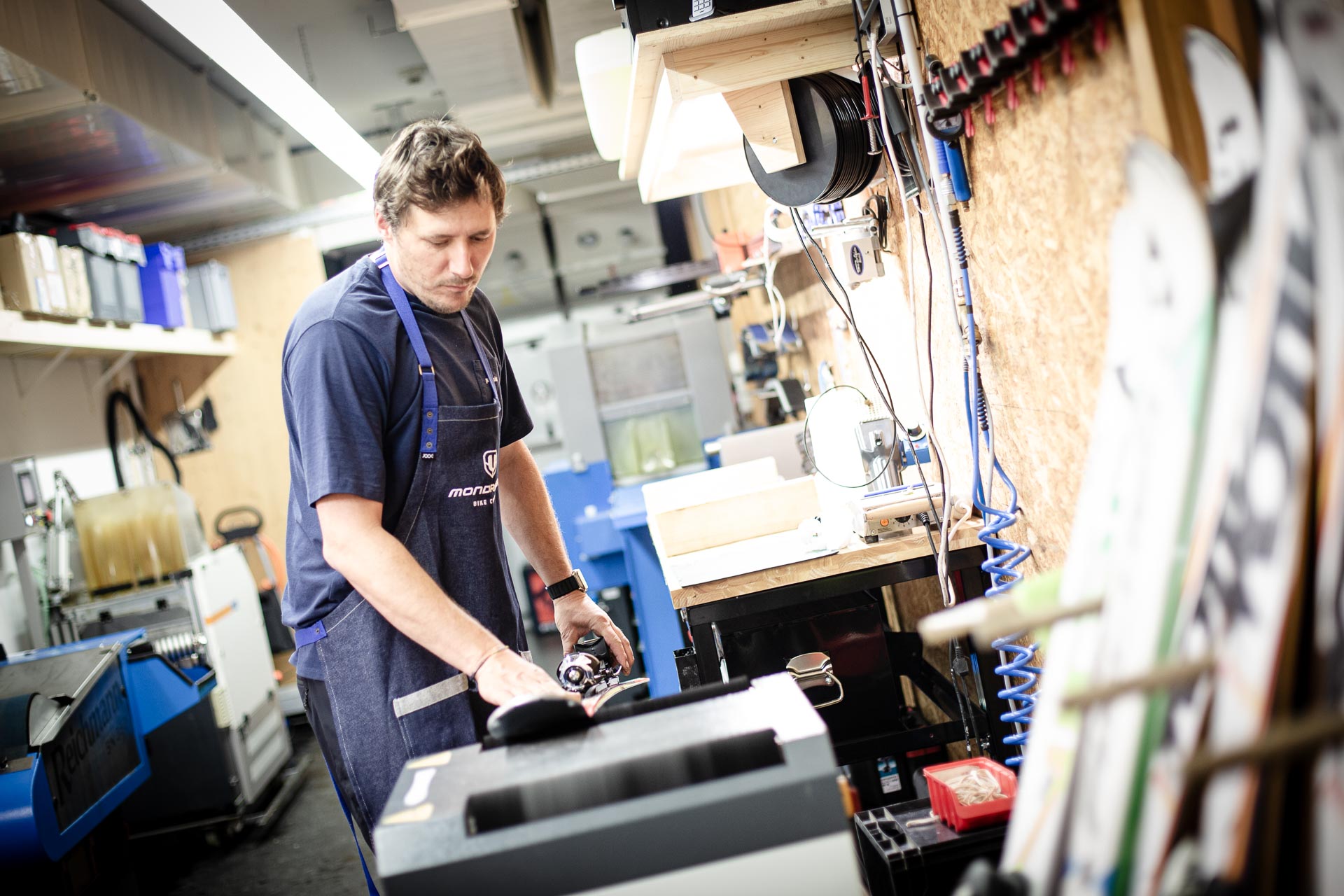 Skiservice und Wachsen Skiservice und Wachsen in unserer Skiwerkstatt